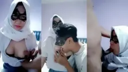 Bersama Gadis Berjilbab Putih Di Aplikasi Bling2