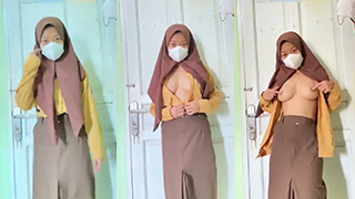Hot Teen In Hijab Flaunts Silky Skin In Viral Sensation