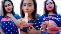 Mbak Iyem Menggoda Dengan Mainan Di Balik Gaun