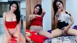 Sensual Violinist Alexa’s Tempting Mango Dance