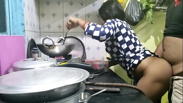 गाँव से आई नादान नौकरानी को मालिक ने अपनी हवस का शिकार बनाया
