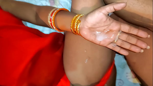 देसी माल की पहली बार गांड में जोरदार पेलाई, धीरे-धीरे चिल्लाई