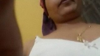Bhopal Aunty’s Hot Nude Tease Selfie Show Video