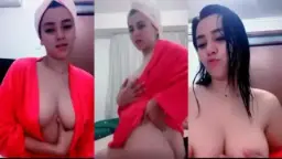 Rosalinda Abis Mandi, Handuk Melorot, Toket Gede Basah-basah Menggoda.