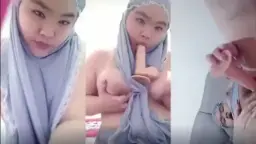 Wanita Mukenah Abu-abu Telanjang Sambil Mainin Diri Sendiri