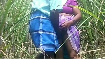 Indian Village Couple’s Raw Outdoor Passion In The Open Fields