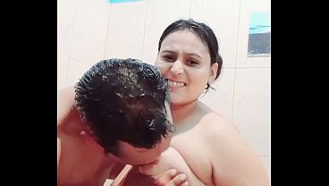 Desi Bathroom Mein Garmi Aur Nami Ka Khel