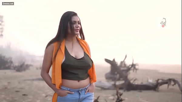 Desi Babe Sizzles In A Steamy, Seductive Photoshoot