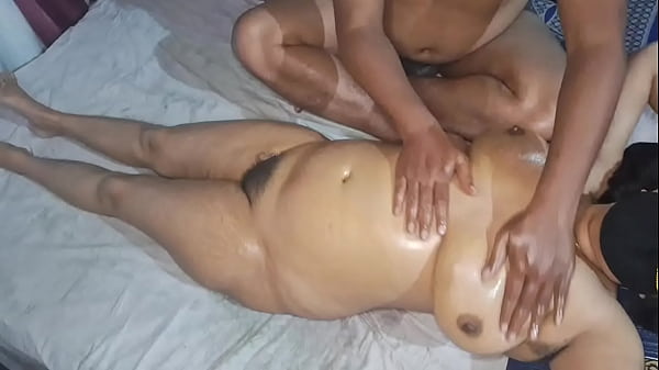 Desi Indian Hot Bhabhi Gets A Full Naked Sensual Massage