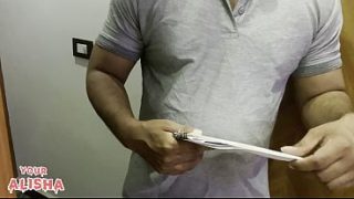 Postman Ne Alisha Bhabhi Ko Dekha, Uski Choot Mein Ungli Karte Hue…