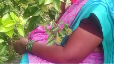 Indian Village Bhabhi Getting Fucked In The Open Fields