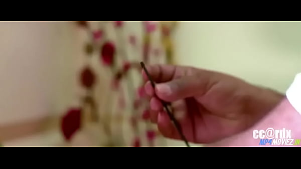 खुली जाँघों और बहती हुई हिंदी