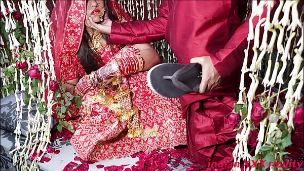 भारतीय शादी की हनीमून की रात की गंदी और भड़काऊ कहानी हिंदी में