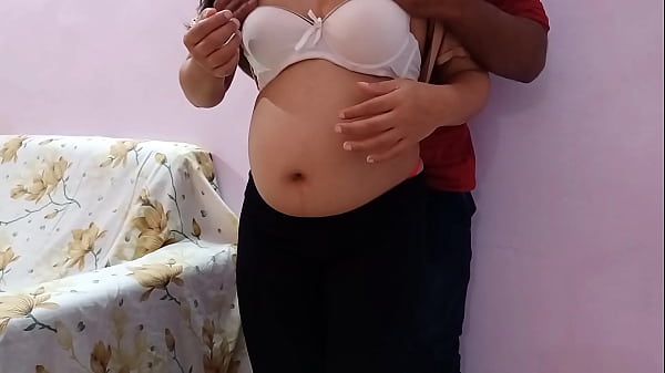 प्रेग्नेंट भाभी को फेसबुक पर फंसाकर घर घुसके जोरदार चोदा – सीधी-सादी हिंदी में गंदी कहानी