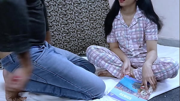 Mosi Ki Ladki Ko Nanga Karke, Garmi Se Bhigaya Aur Family Ke Saamne Choda