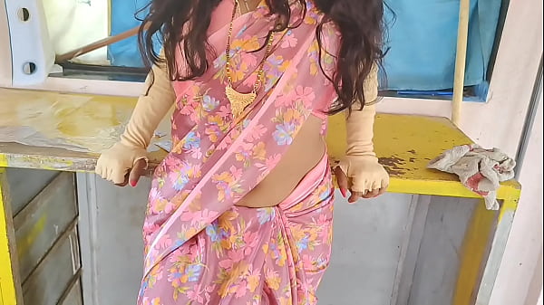 कामवाली बाई और मकान मालिक की गर्मागर्म देसी चुदाई
