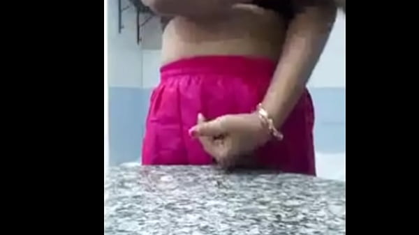 Desi Bhabhi Ka Bathroom Mein Gila Badan, Geeli Jism Ki Khwahish