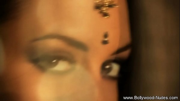 Sizzling Hot Indian Milf With Curves That Make You Weak