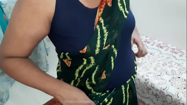 Desi Bhabhi In Dark Green Saree, Hot And Ready To Please
