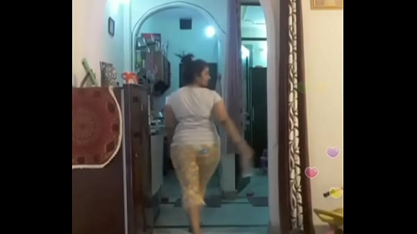Hot Desi Indian Bhabi Shaking Her Juicy Ass And Big Tits On Bigo Live…4