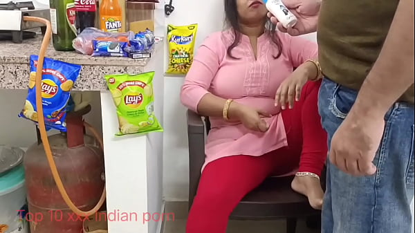 Mumbai Ka Dukaan Wala Garib Aurat Ko Xxx Ke Liye Fasa Raha Hai, Hindi Audio Mein.